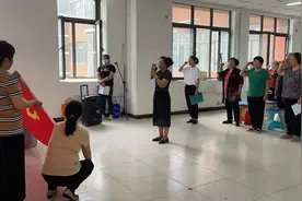 成寿寺街道举办“民心永向党 筑梦新时代”文艺演出图片