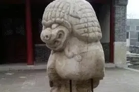 搞笑gif动图：这摩托车比赛也太刺激了，都像飞起来一样图片