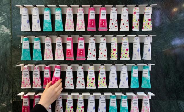 椹笂杩囨湡鐨勫寲濡嗗搧锛岀敤浜嗕細鐑傝劯鍚? onerror=