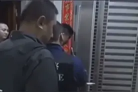抓捕现场曝光！女毒贩在家睡觉，醒来身边全是警察！家中一共搜出12公斤冰毒图片