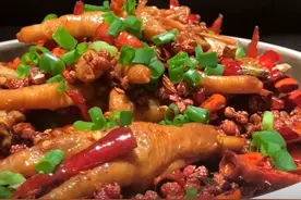 炒鸡爪一定要先这样操作才能更入味，麻辣炒鸡爪！还能冷吃哦图片