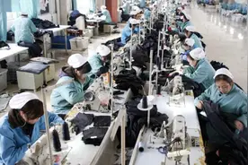 我国共14亿人，为何工厂还是有“用工荒”问题，谁把工人逼走？图片