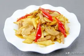 原来茭白炒肉这么好吃，看了厨师长的操作，才知道做起来也简单图片