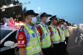 一线微观.瀚海安全行|炎炎夏夜，我一直在路上等你，你知道吗？图片