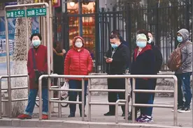 沈阳公交：从“拉绳约束”到“文明排队”图片