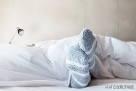 日本人喜欢穿着袜子睡觉，这是长寿秘诀？原来可以提高睡眠质量图片