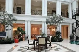 赌王豪宅首曝光：古董家具超级气派，说是宫殿都不为过图片