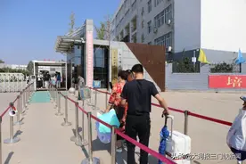 三门峡社会管理职业学院：学子返校，花式晒被子成温暖一景图片