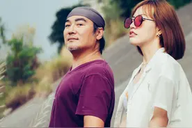 焦恩俊足足胖了20斤，穿红色T恤还扎头巾，胡子花白真老了不少图片