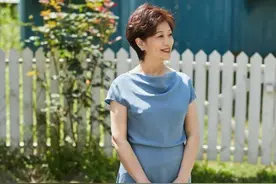 60+也依旧美丽动人，这位微胖小个子妈妈的夏日穿搭，真值得学图片