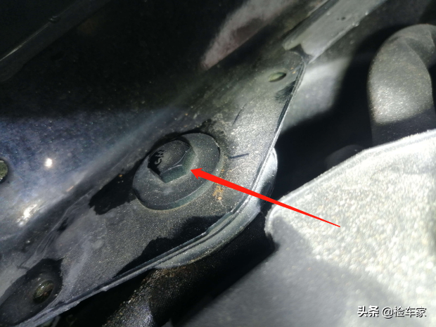 为啥奔驰S400L30万都没人买？网友：换块电池10万，爱得起伤不起