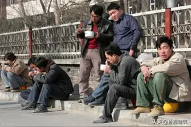 农民工在深圳工地打工，一天挣500元，却不愿意干？图片