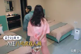 明星入住一晚房间有多乱？不同拖鞋各一只，桌子和床成“杂货铺”图片