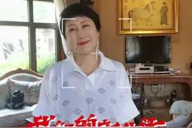 张凯丽晒近照耳环瞩目，身后豪宅意外曝光，陪老公创业现身家上亿图片