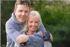 29岁男子爱上67岁老妇, 两人坠入爱河不能自拔, 正在筹备婚礼!图片