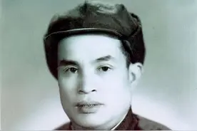 他警卫员出身，曾被卧底的军统医生陷害，最后从太平间死里逃生图片