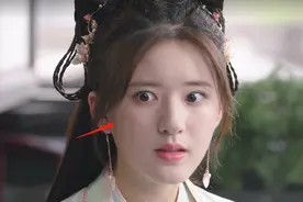 古装剧跳舞戏褒贬不一！佟丽娅妩媚尽在眼底！赵露思被批不专业？图片