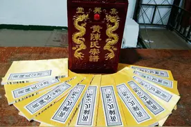 原来“摆谱”一词真的和家谱有关，你身边有这样的人吗？图片