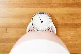 三种表现暗示胎儿发育不良，七种原因需自查，及时去医院别大意图片