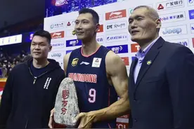 15岁已长到2米12，广东男篮签下天赋型中锋，其父曾是国手图片