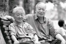 钱三强与何泽慧：分别七年后，一封25字情书定终身，相伴半个世纪图片