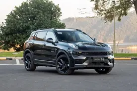 领克01推四驱暗夜版，254马力+8AT，开起来酣畅淋漓图片