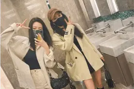 杨幂跟魏大勋真的分了？七夕陪闺蜜逛街吃冰淇淋，享受单身生活图片