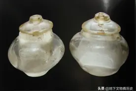 天津市蓟县出土的水晶和玉图片