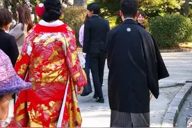 23.4%的日本男人终身打光棍的原因是什么？简单说，因为没钱图片