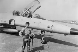 黄植诚：驾驶价值650万军机归国，奖金是军官年收入500倍图片