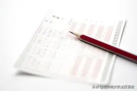 高考生情绪失控，损毁两人答题卡，官方回应来了图片