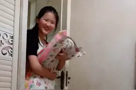 妈妈不在家，11岁女儿要跟爸爸睡，被“无情”拒绝后女儿表现亮了图片