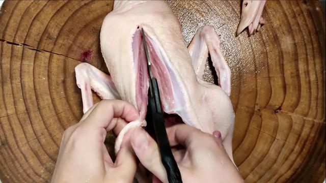 鸭子有十个地方毒素最重，不要随便吃，23年一级大厨专业详解
