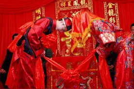 终于明白为什么潮汕人在晚上结婚，确实很讲究图片