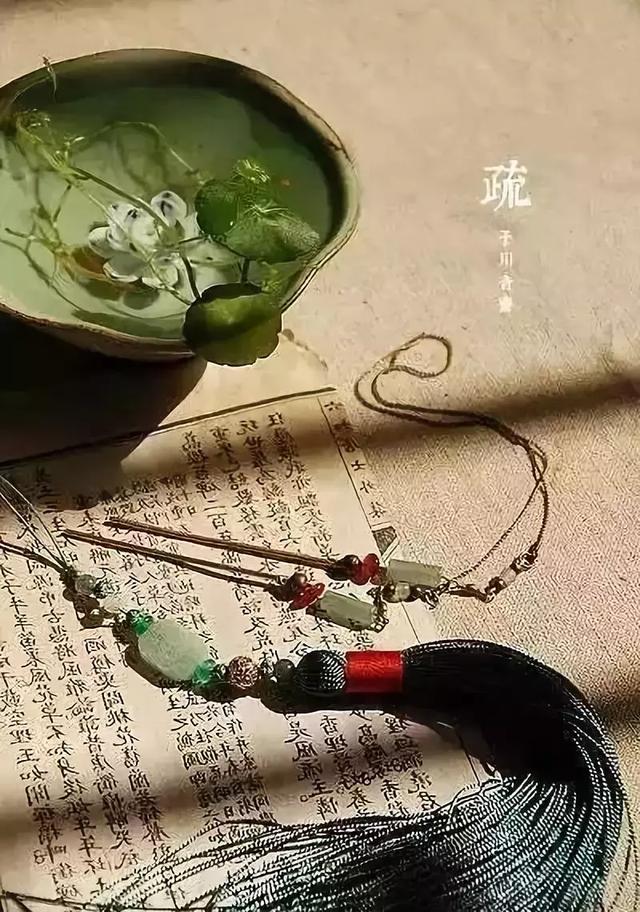 菩提本无树,明镜亦非台,本来无一物,何处惹尘埃.