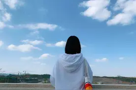 放下一个不爱你的人，做到“三狠”，会容易很多图片