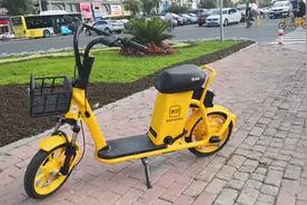 继小蓝车小绿车后，一款共享电动小黄车走进冰城市民生活图片