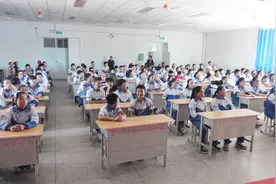 好消息！满足这几个条件，外来务工的子女就可以在当地上学了！视频封面