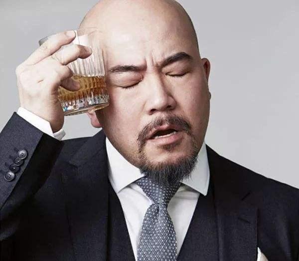 黄伟文的最新力作:听歌曲《哀的美敦书》之前,你可能想知道的事