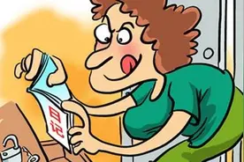 妈妈偷看孩子日记，当场“被捉”，同学：同款妈妈，还反咬我一口图片