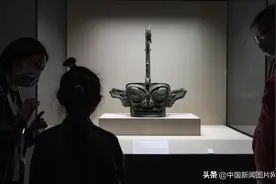 中国国家博物：馆藏三星堆文物 吸引民众参观图片