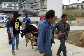 云南施甸县脱贫攻坚，85岁布朗族奶奶：是乡长圆了我花轿梦图片