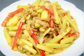 饭店的小炒菜为啥好吃，厨师长如此巧妙的方法，家常实用值得收藏视频封面