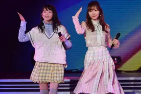 指原莉乃 在峰岸南的毕业演唱会上登场“年收入6亿日元？”图片