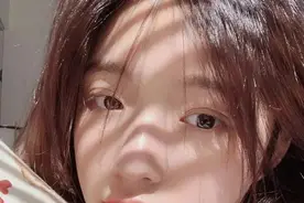 林允对自己还是挺“抠门”的！33亿身价，打个六千六水光针嫌贵图片