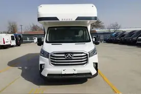 爱旅途房车发布大通国六新车：三床六座+800W太阳能图片