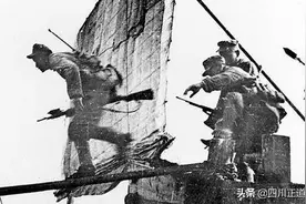 1949年4月21日 人民解放军百万雄师强渡长江图片