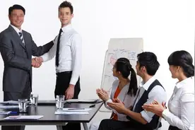 领导让你带新人，想要取代你，如何应对？聪明之人是这样做的图片