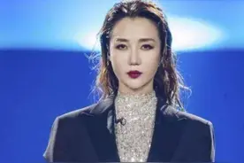 一种温柔叫做阿朵，曾性感到杂志卖脱销，如今40岁乘风破浪图片