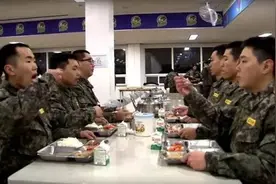 韩国军队为什么不能好好吃饭图片